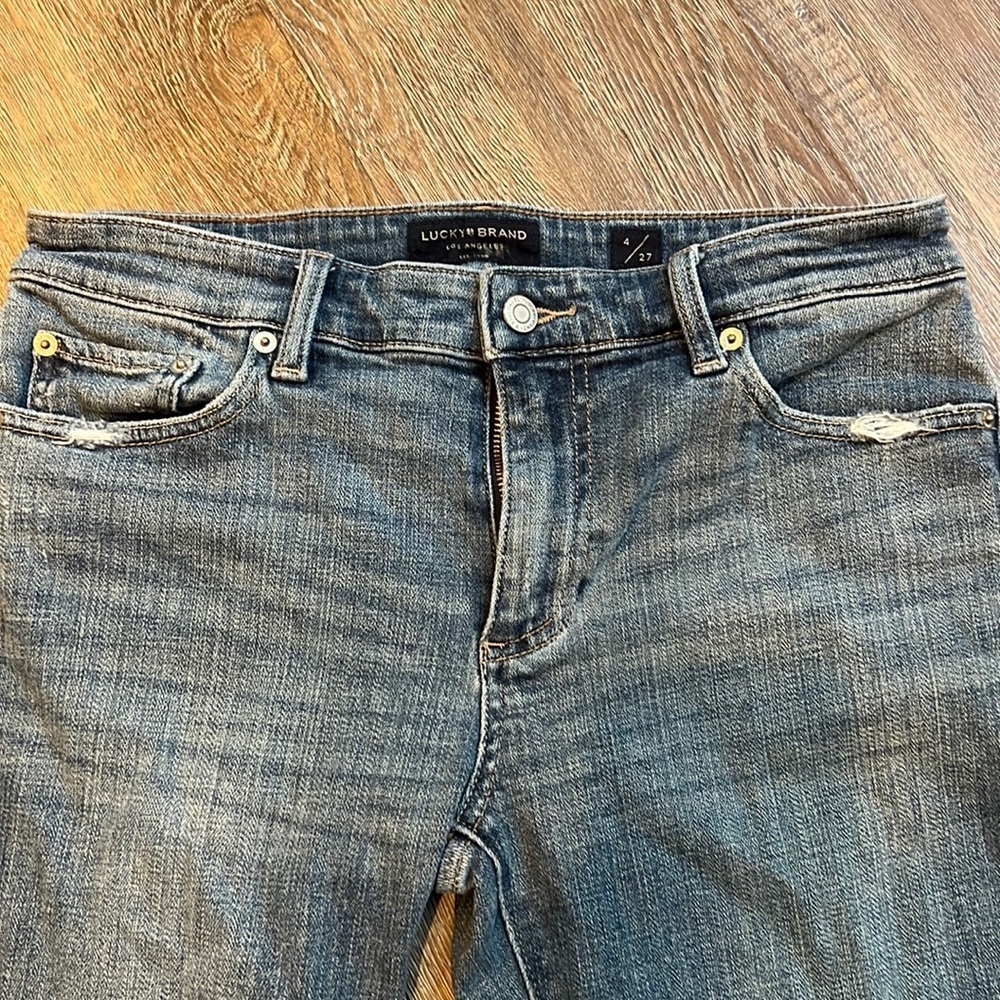 Lucky Brand Women’s pre washed Jeans 4/27. Like new.